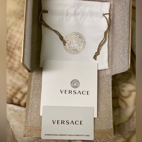 Versace - Picture 12 of 12